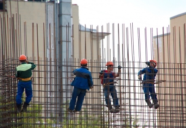 Praca - montażyści, operatorzy wózków, budowlańcy
