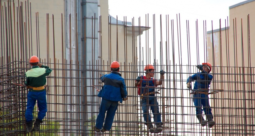 Praca - montażyści, operatorzy wózków, budowlańcy